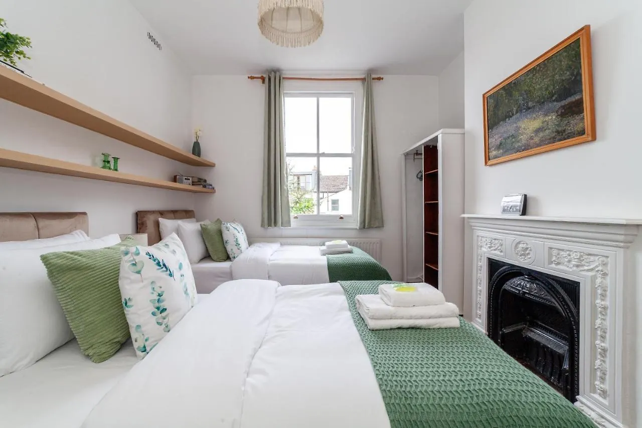 Apartment Charming Terraced 3Br House, 5 Min Hither Green St London