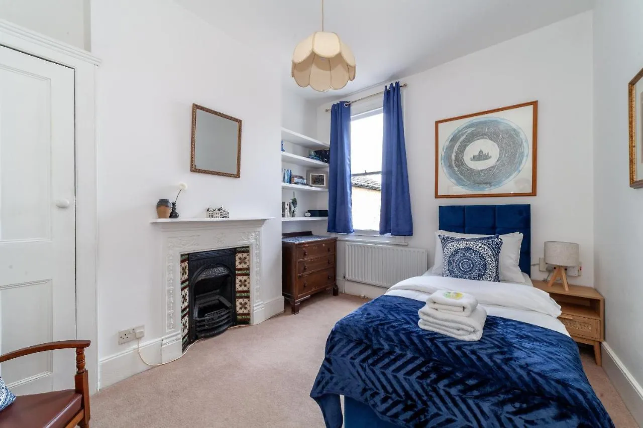 Charming Terraced 3Br House, 5 Min Hither Green St London Apartment