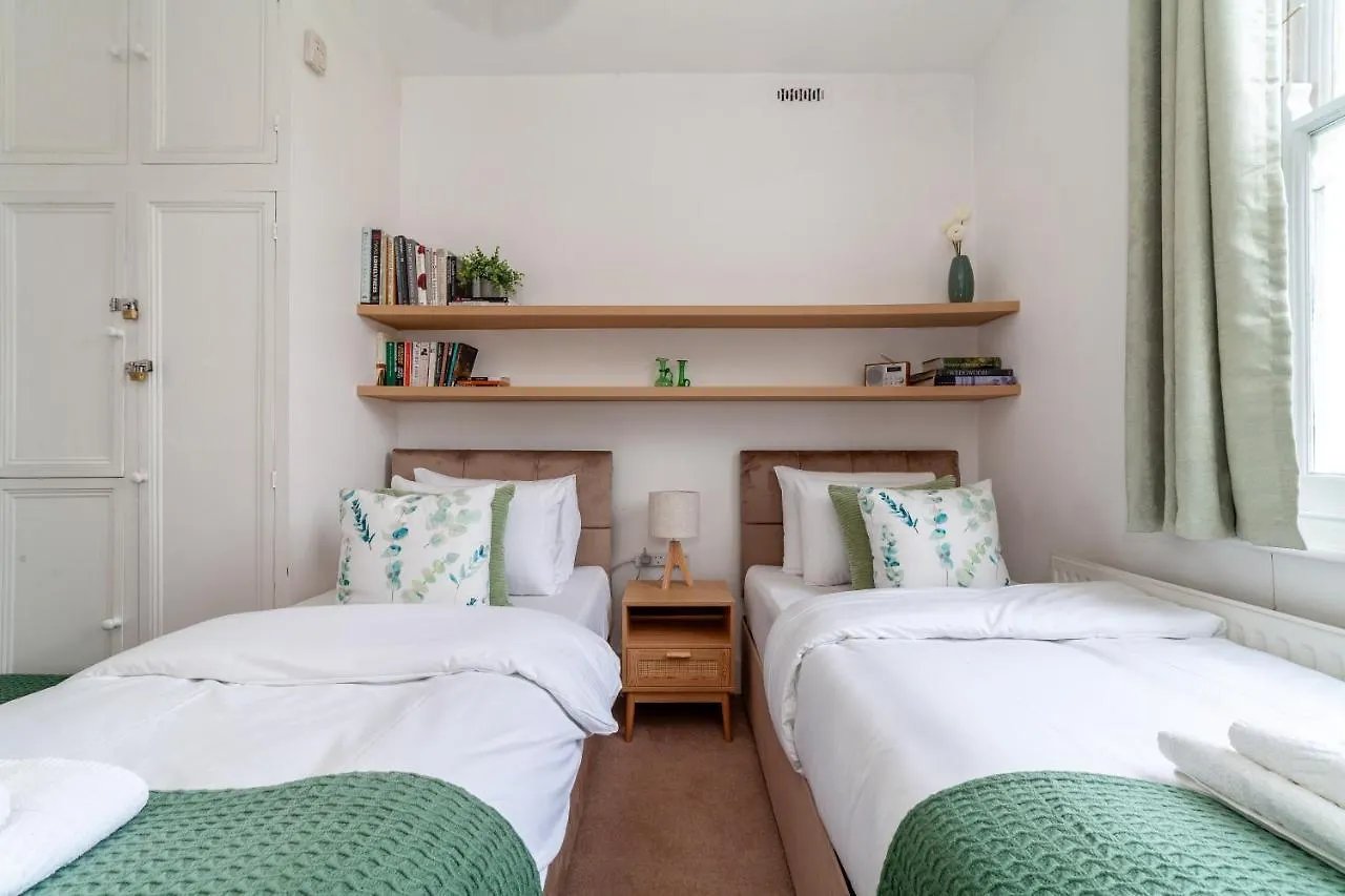Charming Terraced 3Br House, 5 Min Hither Green St 伦敦